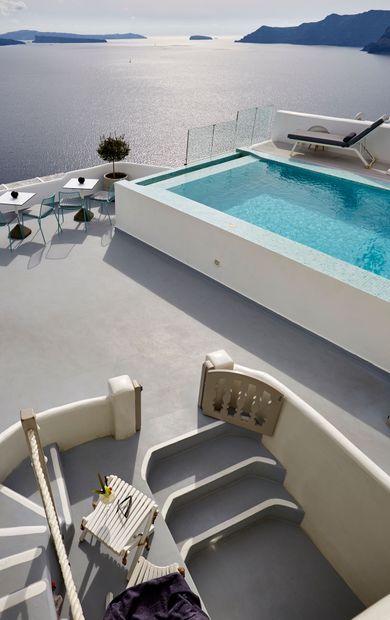 Cave Suite with outdoor heated private Jacuzzi