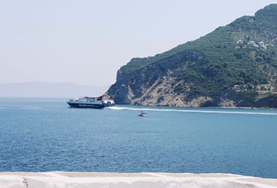 Flisvos Beachfront Apartments Skopelos - Image 2