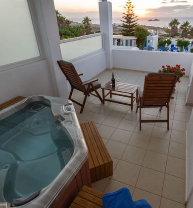 Junior Suite with Private Balcony with Sea View and Jetted Tub