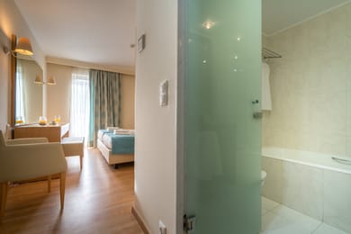 Standard Room (2 Adults + 2 Children)