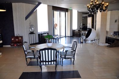 Gallery Art Hotel - Image 2