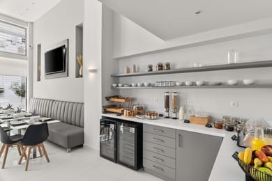 Gallery Central Piraeus Port - Image 3