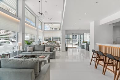 Gallery Central Piraeus Port - Image 2