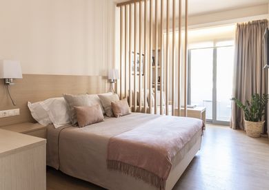 Gallery Suites & Residences Piraeus - Image 2