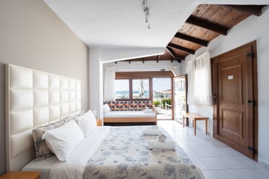Comfort Triple Room Sea View (Villa)