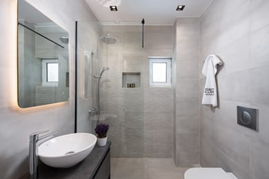 Glyfada Luxury Suite - Image 4