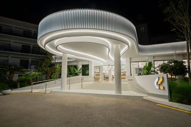 Golden Coast Hotel & Bungalows - Image 2