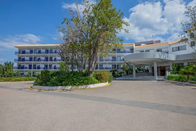 Golden Coast Hotel & Bungalows - Image 6