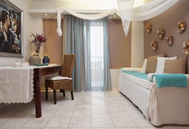 Golden Bay Hotel - Image 7