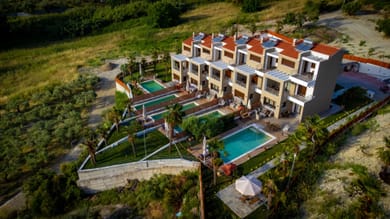Pefkohori Golden Mountain Beach Villas - Image 3