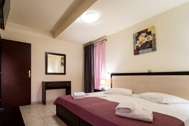 Family + Friends Suite Sea + Pool View