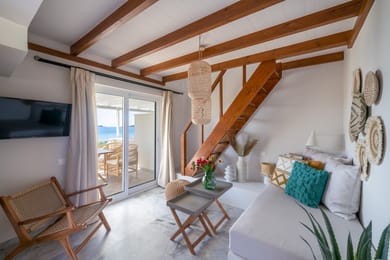Double Room Sea View with Balcony (R/10)