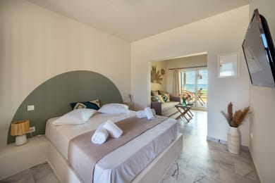 Double room with balcony and sea view (R/08)