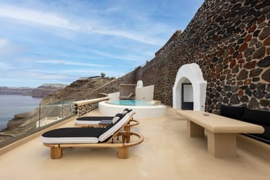 Deluxe Cave Suite Private Pool Caldera View