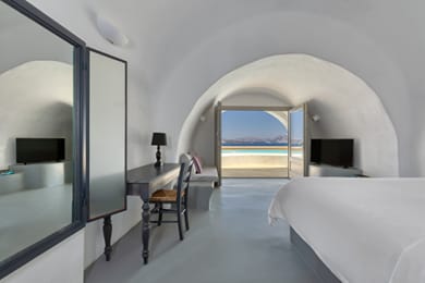 Deluxe Cave Suite Private Pool Caldera View