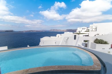 Luxury Suite with Private Pool Caldera View