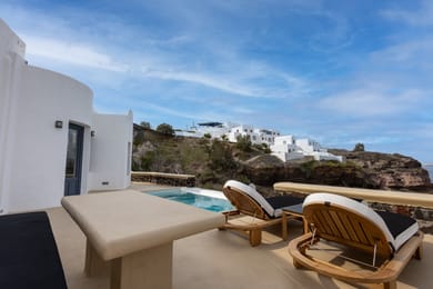 Luxury Suite with Private Pool Caldera View