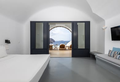 Cave Suite Infinity Pool Caldera View