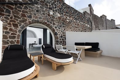 Cave Suite Infinity Pool Caldera View