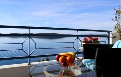 Deluxe Sea View Apartment (B1)