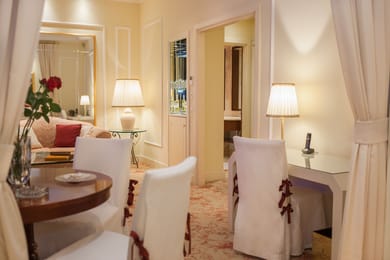 Queen Suite Garden View