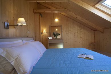 Grand TheoNi Hotel - Image 2