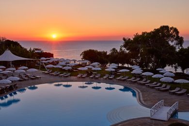 Grecian Park Hotel - Image 2