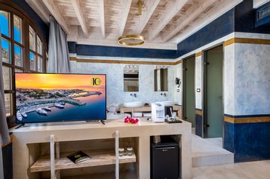 Superior Suite Lindos with Hot Tub - 40m²