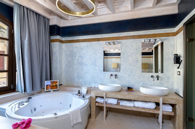 Superior Suite Lindos with Hot Tub - 40m²