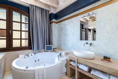 Superior Suite Lindos with Hot Tub - 40m²