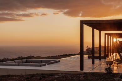 Cliff Front Three-Bedroom Villa with Outdoor Private Pool and Sea View