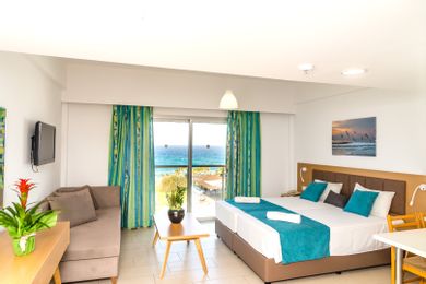 Helios Bay Hotel and Suites - Image 2