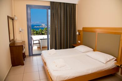 Double or Twin Room with Sea View