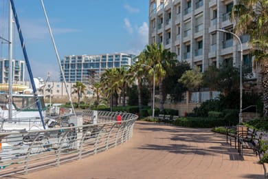 Herzliya Marina Lagoon Apartment - Image 4