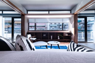 Blue and Peach Two Bedroom Apartment 132m² Free Parking