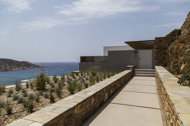 Hide Out Suites Ios - Image 3