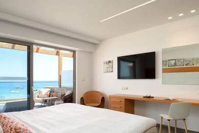 Deluxe Grand Beachfront 2 bedroom Suite