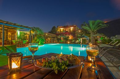 Holiday Beach Resort Santorini - Image 2