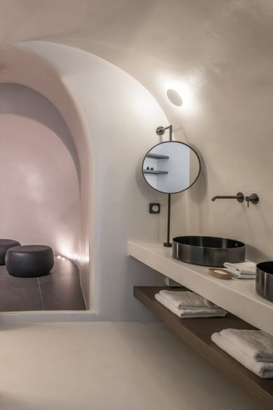 Honeymoon Suite with Jetted Tub