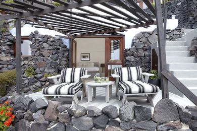 Honeymoon Suite (up to 4 guests)