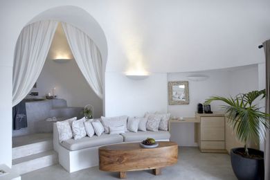 Honeymoon Suite (up to 4 guests)