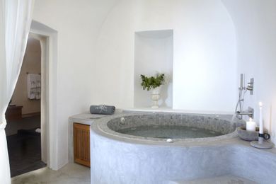 Honeymoon Suite (up to 4 guests)