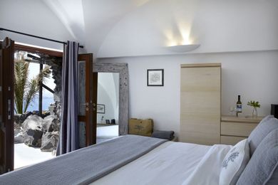 Honeymoon Suite (up to 2 guests)