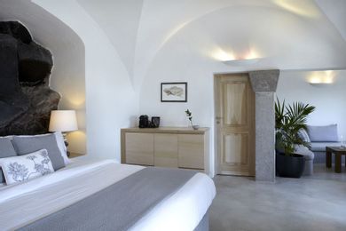 Honeymoon Suite (up to 2 guests)