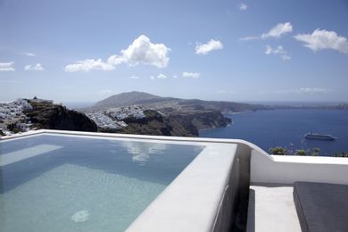 Infinity Pool Suite (up to 2 guests)
