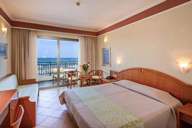 Superior Double Room with Front Sea View