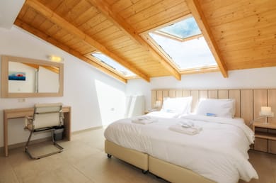 Superior room with side sea view