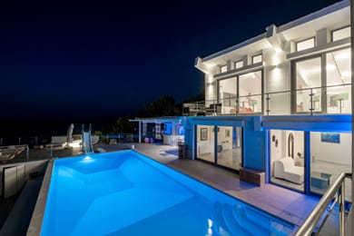 Icarus Luxury Beachfront Villa - Image 3