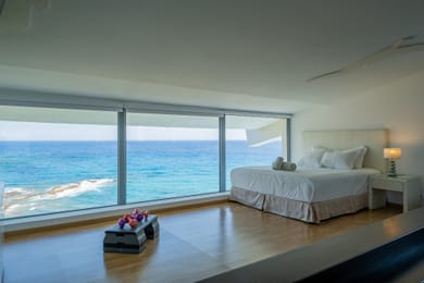 Icarus Luxury Beachfront Villa - Image 4