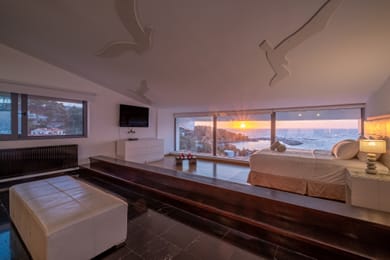 Icarus Luxury Beachfront Villa - Image 5